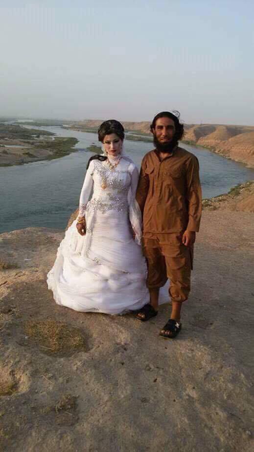 فتيات في أحضان مسلحي داعش